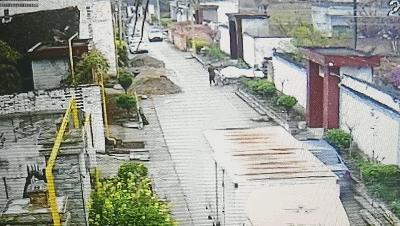 DƬ